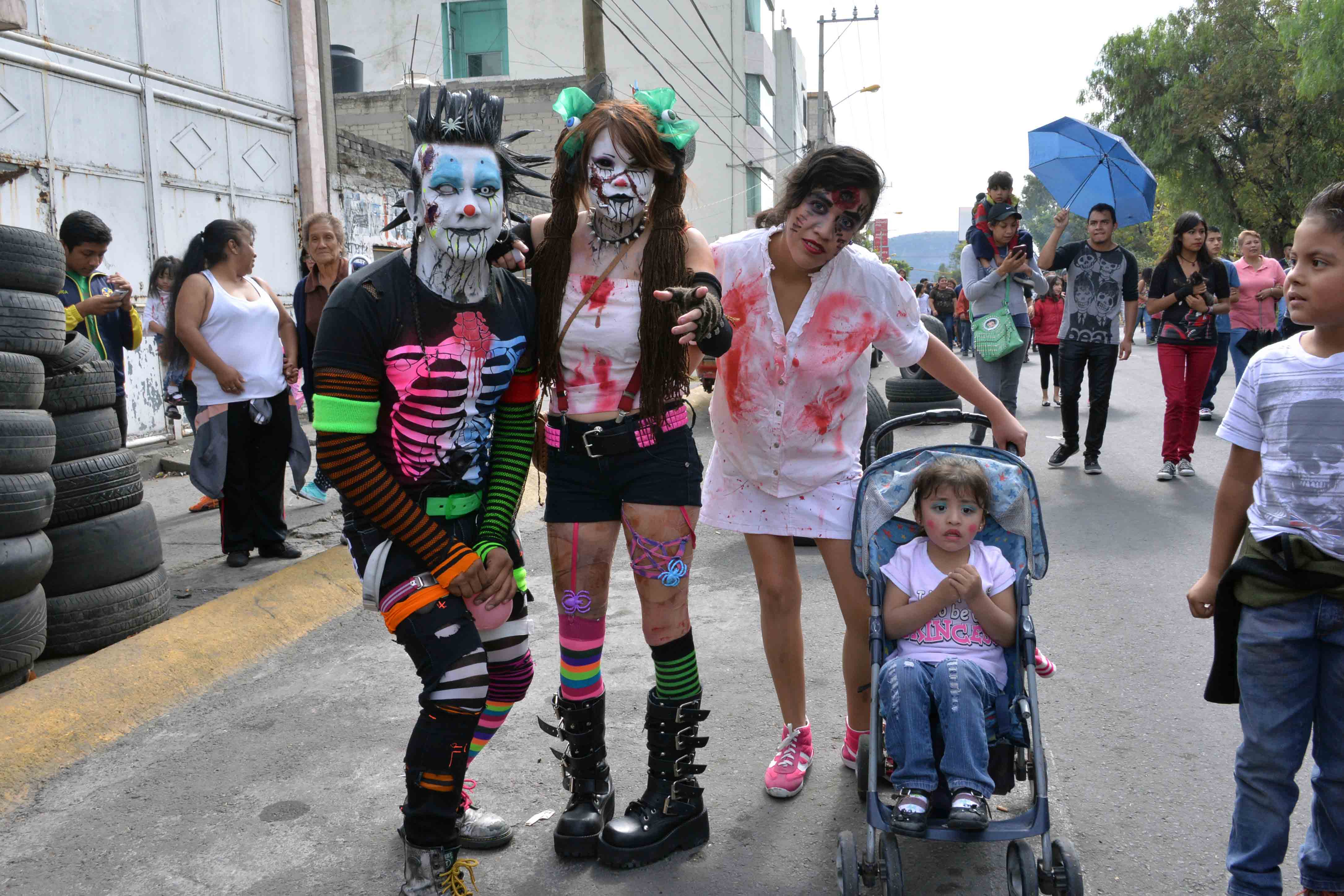 Zombis toman las calles de Ciudad Nezahualcóyotl