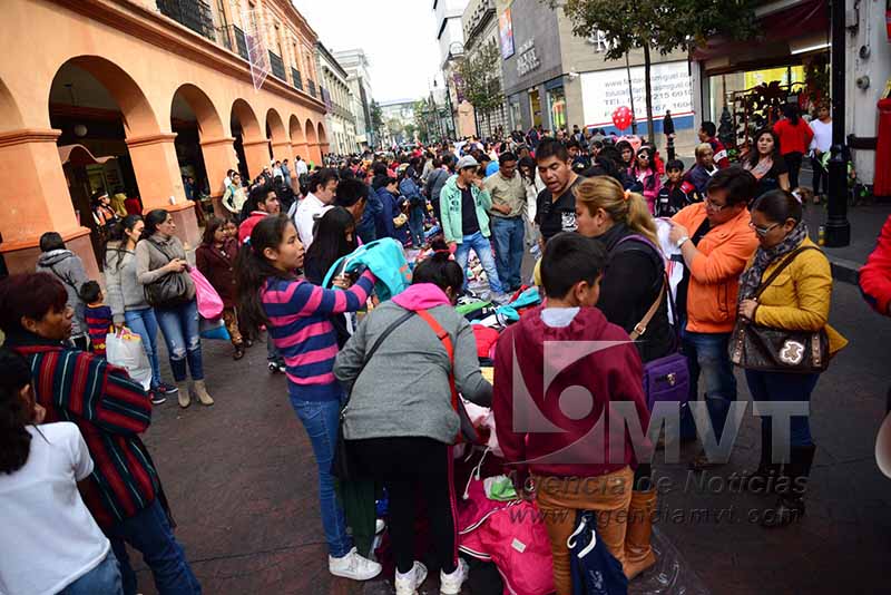 Ambulantes de Antorcha se rebelaron en Toluca