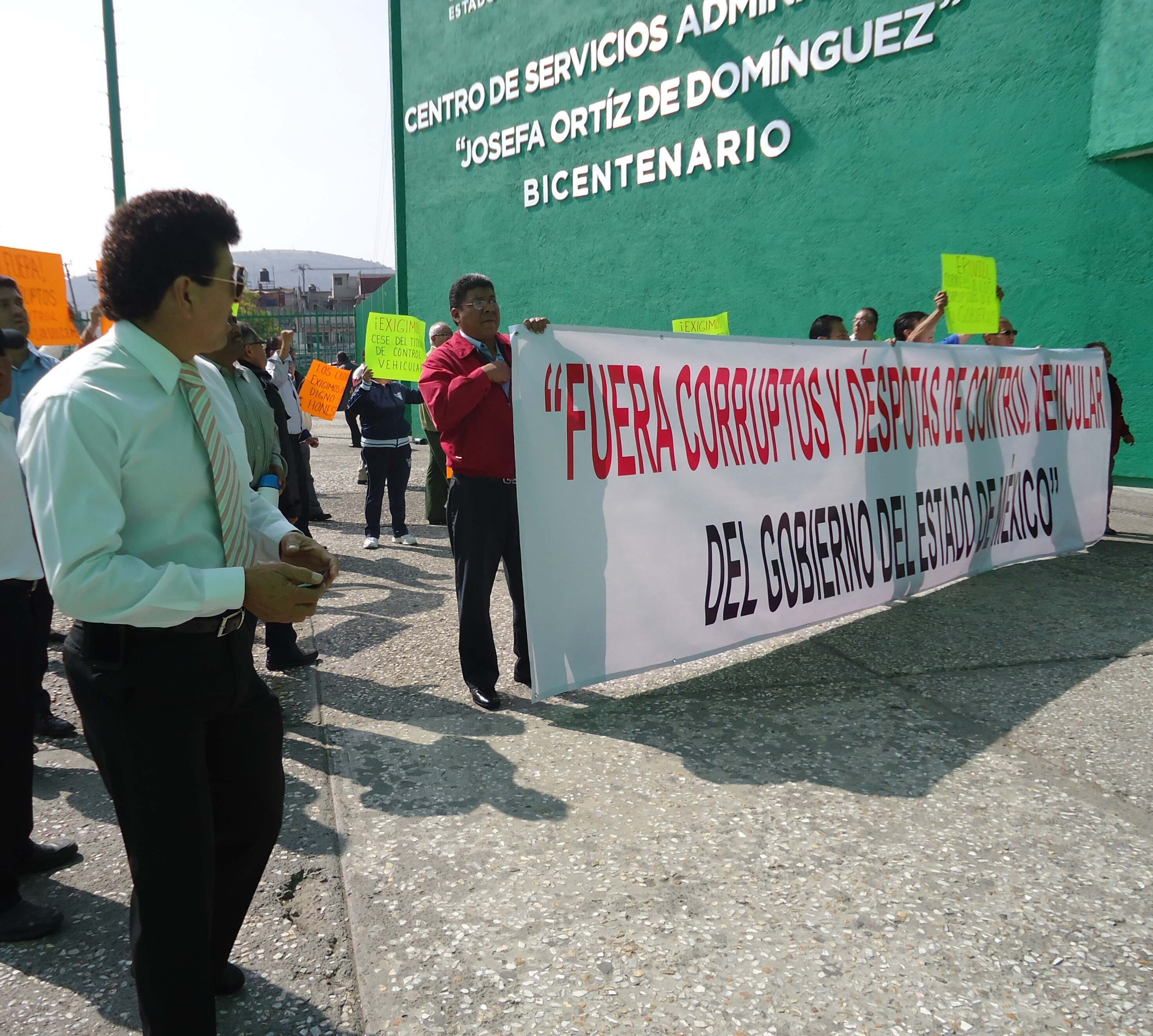 Acusan a funcionaria de contubernio con “coyotes”