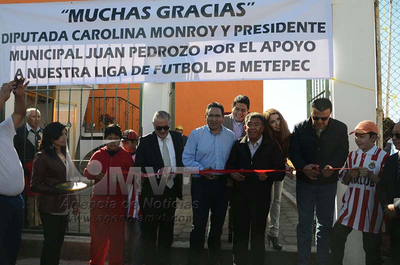 Concluye rehabilitación de estadio de futbol en Metepec