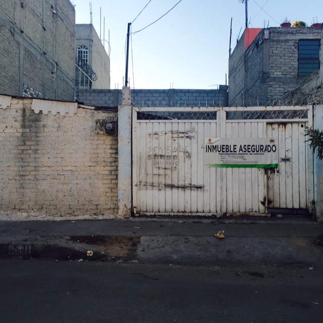 Aseguran inmueble en Ecatepec donde encuentran auto robado