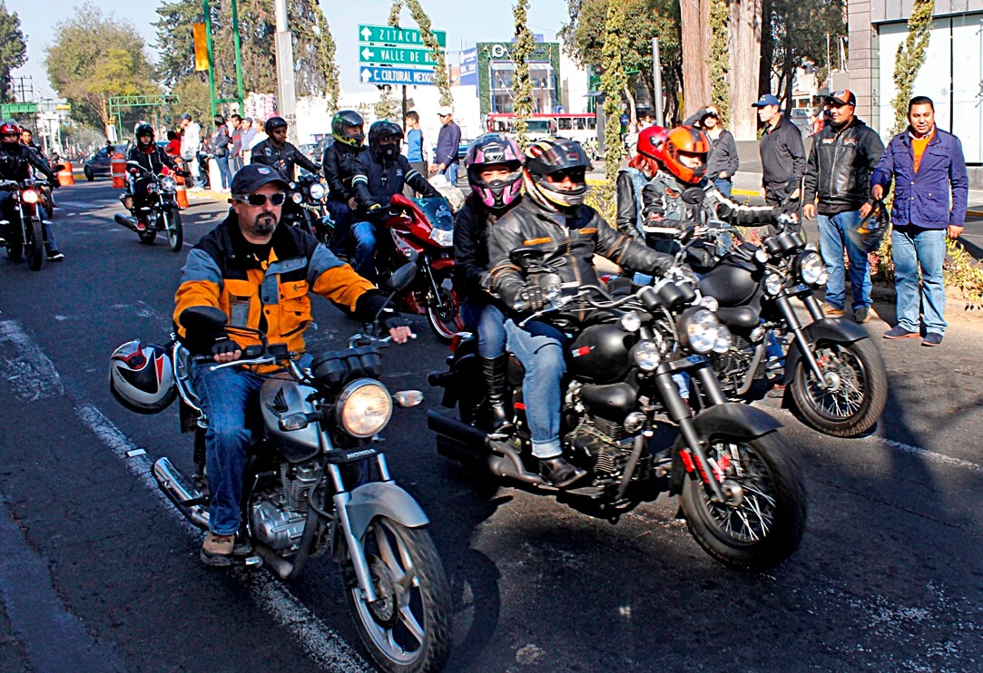 Celebra alcalde de Toluca Día del Motociclista