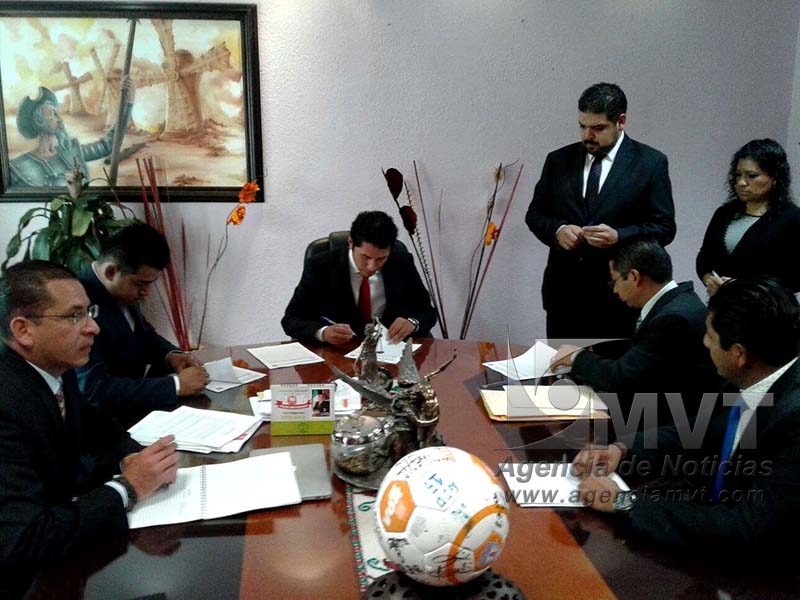 Se baja el salario alcalde de Ixtapaluca