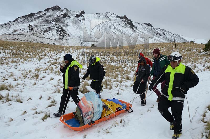 Rescatan escalador en lo alto del Nevado de Toluca