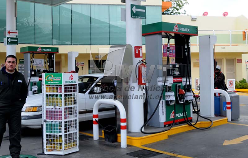 Sancionarán gasolineras que despachen autobuses con pasajeros