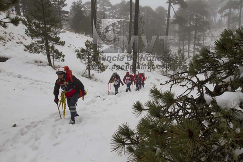 Rescatan nueve extraviados en Nevado de Toluca