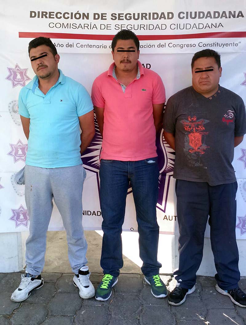 Asegura policía de Toluca desvalijadores de autos