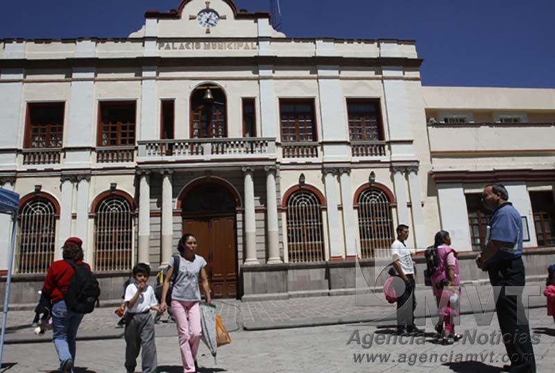 Por fin entregan dinero a ayuntamientos