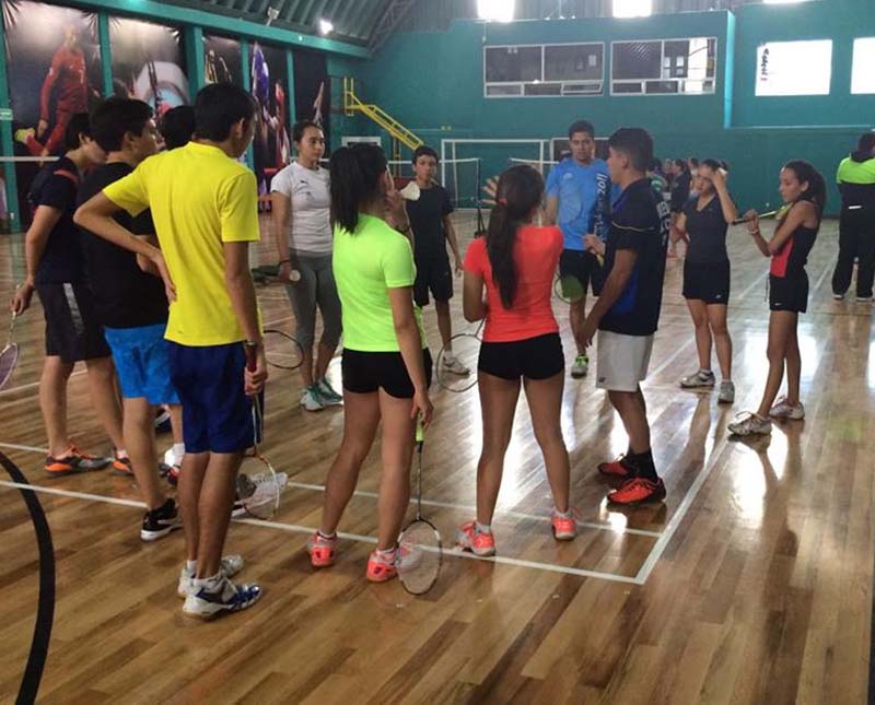 Realiza concentración equipo mexiquense de bádminton