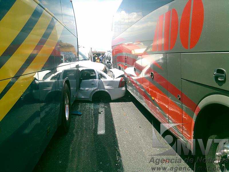 Carambola en la México-Puebla deja 15 lesionados