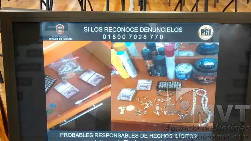 Capturan a tres robando dentro de automóvil