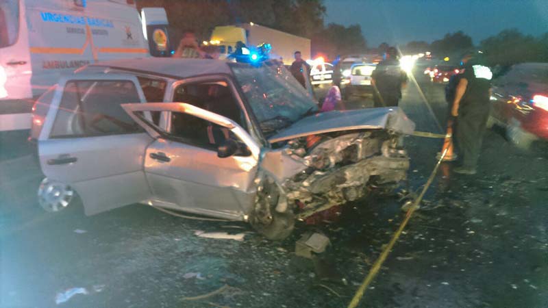 Muere mujer y tres menores lesionados en aparatoso accidente en Texcoco