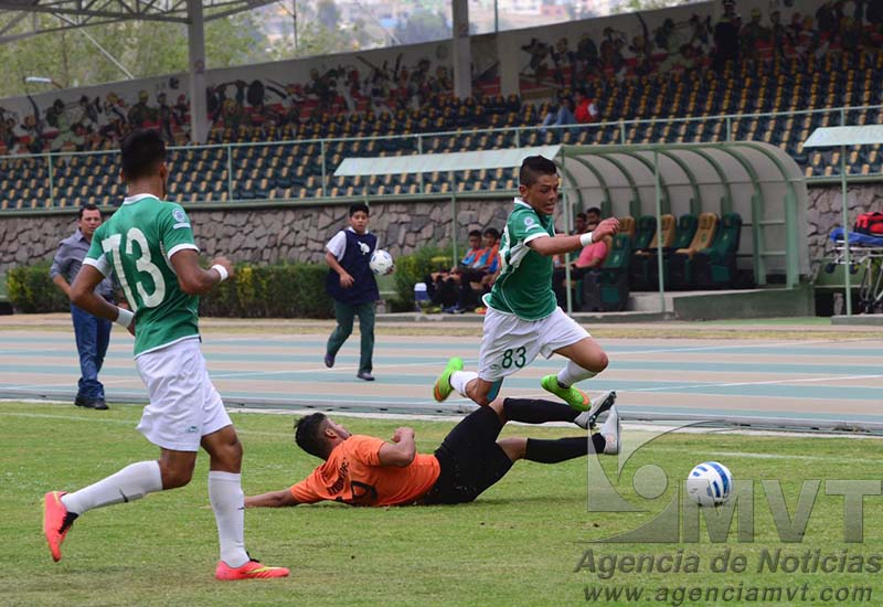 TOLUCA, México.- Potros Salvajes Verdes de la Universidad Autónoma del Estado de México UAEM, derrotan a Pumas Acatlán, por marcador de 21- 15 en su primer partido de Temporada 2016, en el estadio Juan Josafat Pichardo. Agencia MVT / José Hernández.
