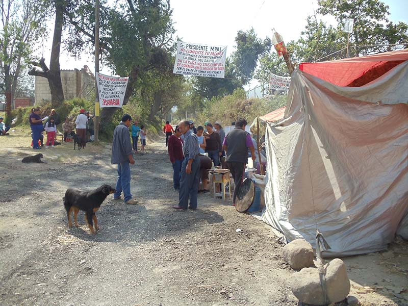 Instalan campamento para evitar que CONAGUA concrete obra hidráulica en Amecameca