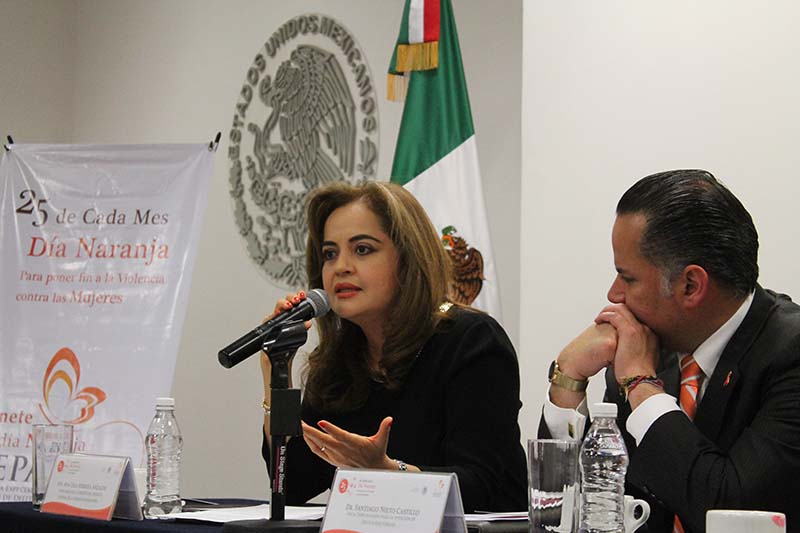 Llama Ana Lilia a mujeres a ser promotoras y defensoras de sus derechos