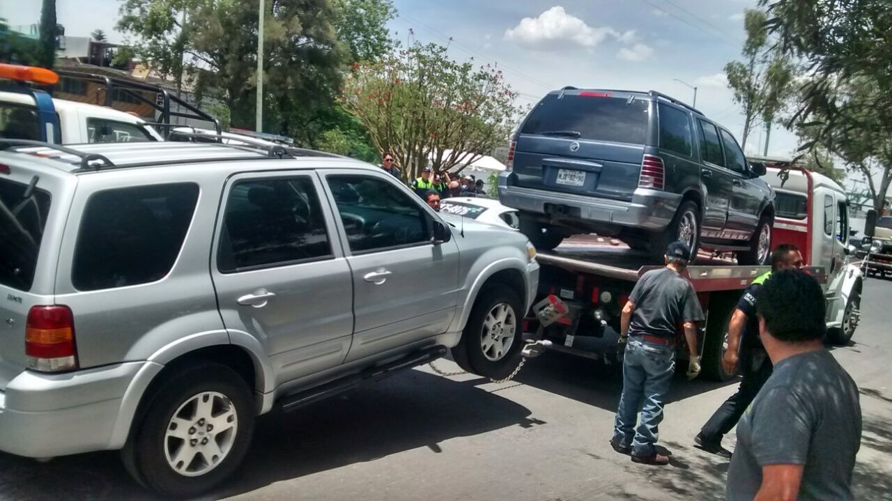 Limpian Ecatepec de vehículos robados y autopartes ilícitas