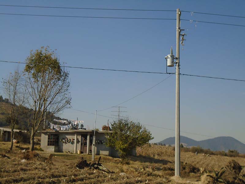 Dotan de energía eléctrica a más de mil habitantes en Tenango del Valle