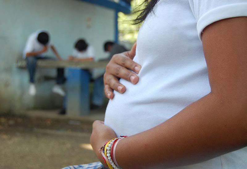 Nacen a diario 137 niños de madres adolescentes en Edoméx