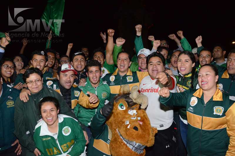 Aficionados de Potros UAEM y Rector festejan el Ascenso en el Aguila