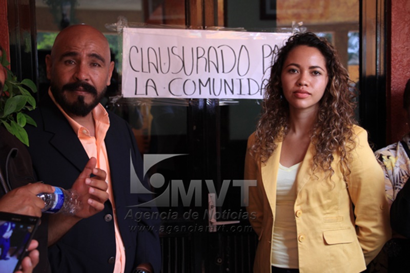 Diputados del PRD irrumpen con violencia en el Palacio Municipal de Chimalhuacán