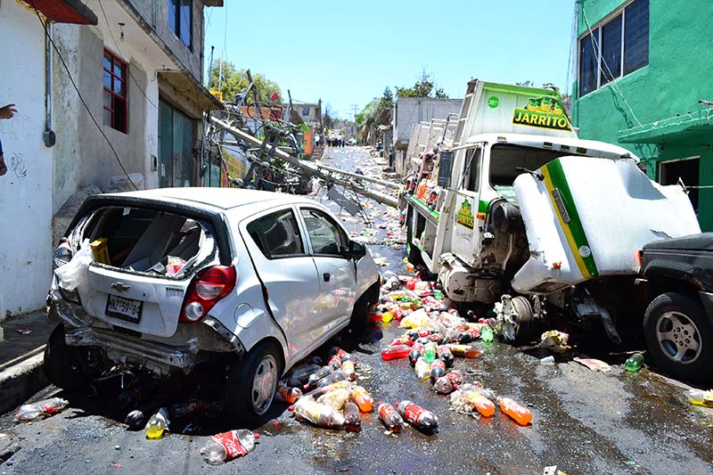 Cinco lesionados, dos autos y tres casas destruidas dejó camión sin frenos