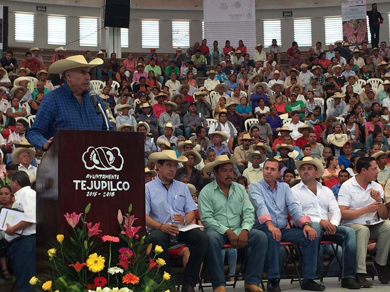 Reciben campesinos del sur apoyos productivos