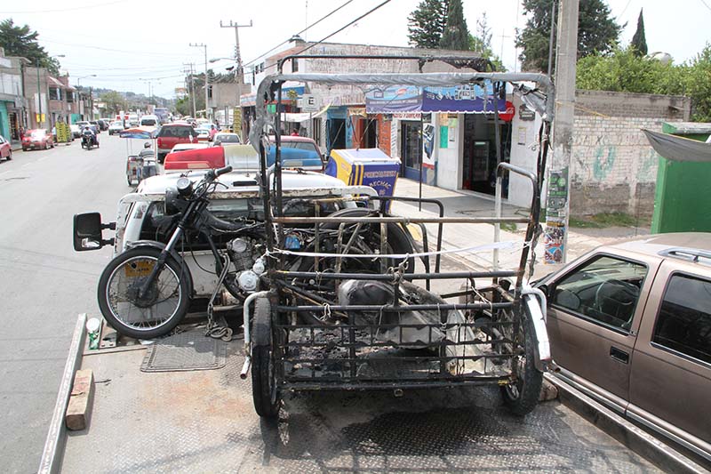 Salvan de ser linchados a sujetos que asaltaban en mototaxi en Chimalhuacán