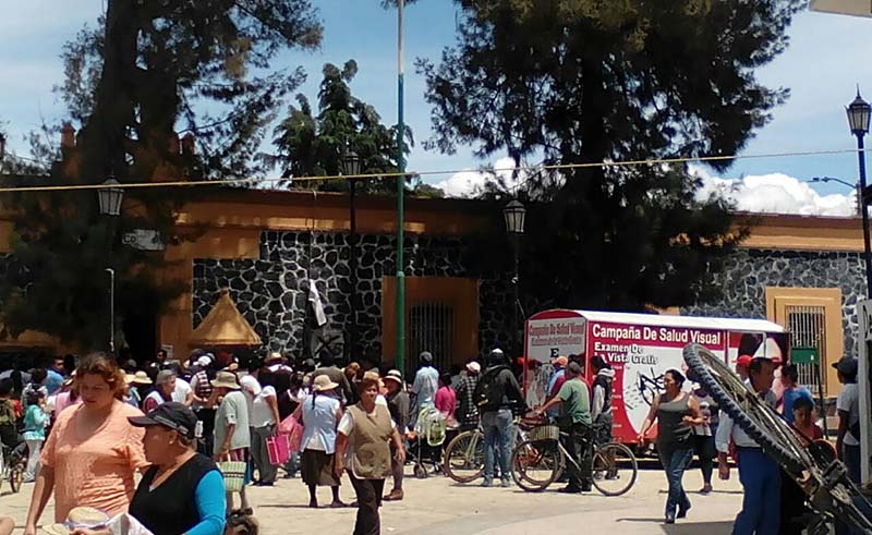 Comerciantes semifijos se niegan a pagar derecho de piso y se agarran a golpes con COPACI, en Chalco