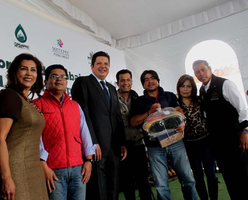 Dotan de nuevos uniformes a trabajadores del Agua en Metepec