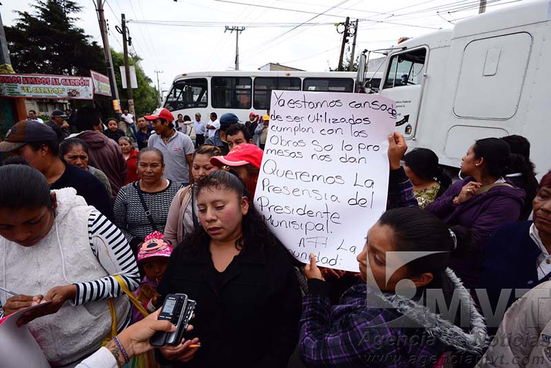 Cierran vialidad en Toluca por falta de obras de drenaje, seguridad y salud