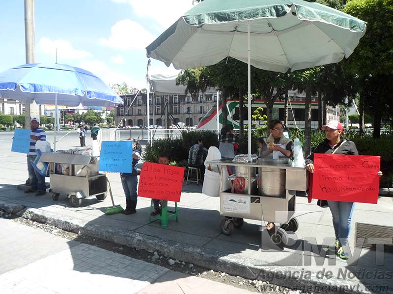 Exigen vendedores de tamales de Toluca que regulación sea para todos