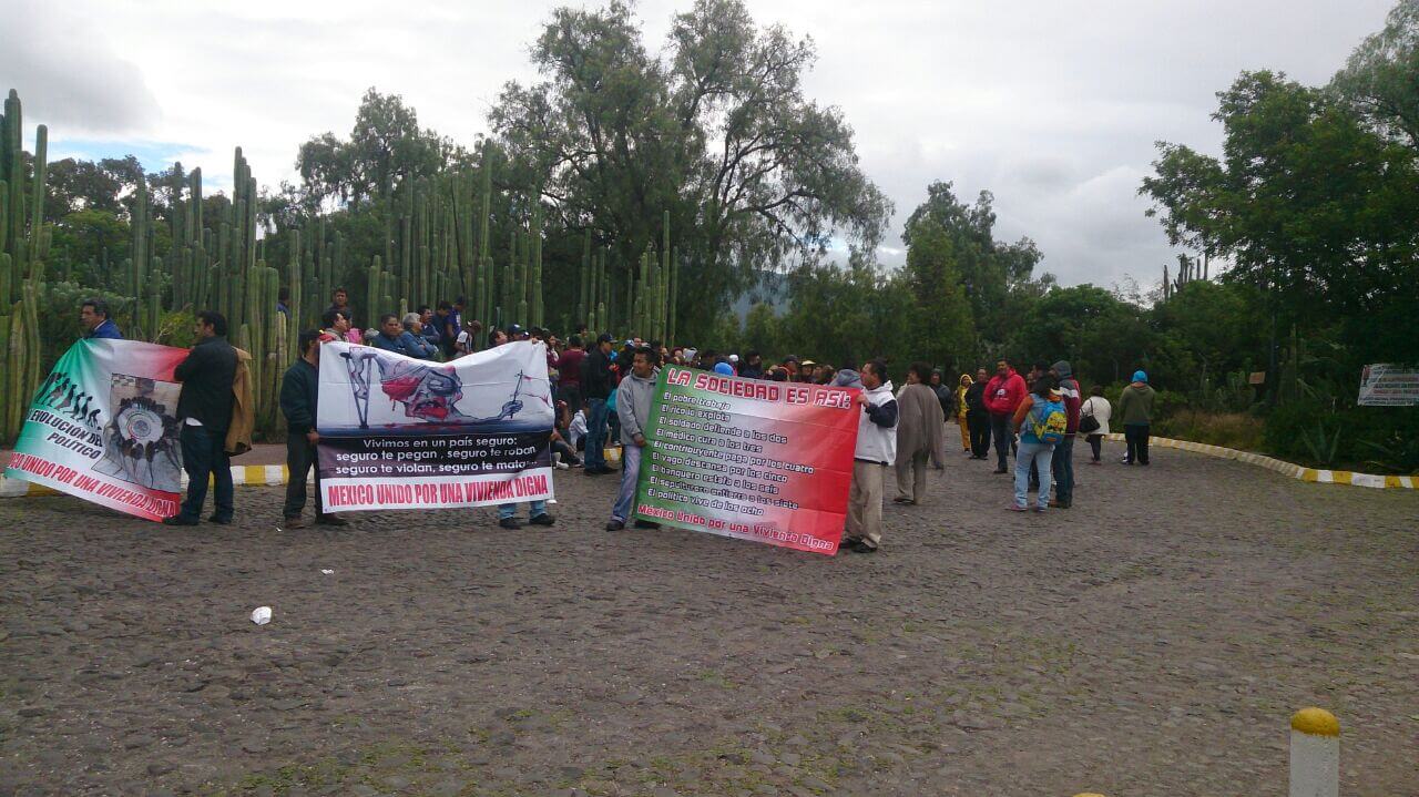 Protestan ambulantes por reubicación en zona arqueológica de Teotihuacan