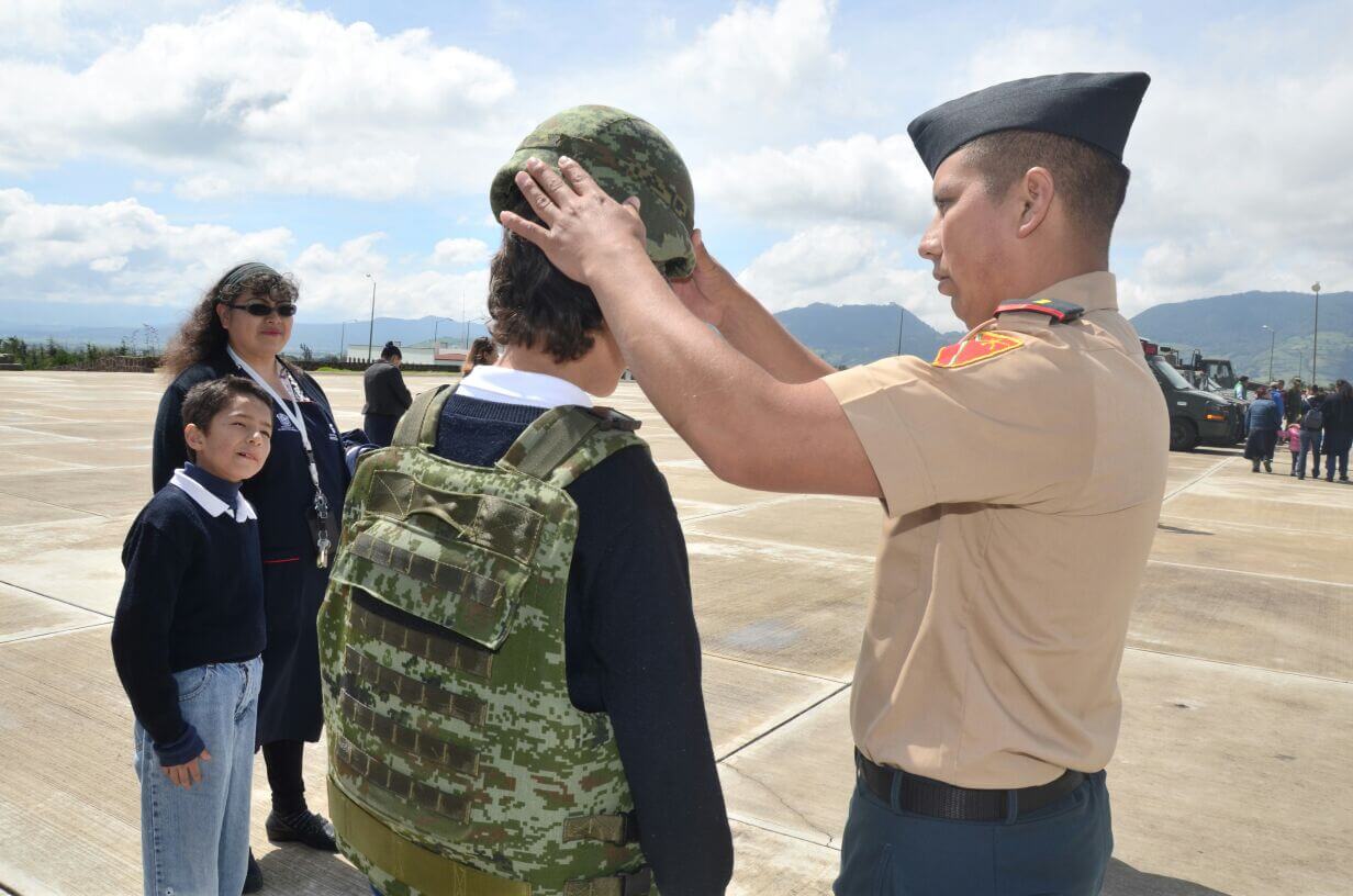 Niños de albergues del DIFEM conocieron la vida militar