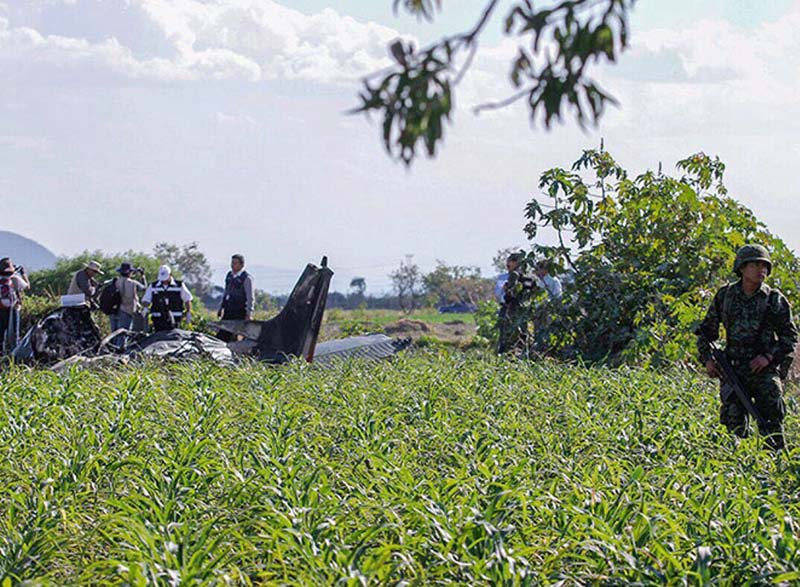 Se desploma avioneta militar en límites de Morelos y Edomex