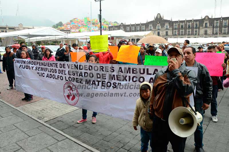 Hay más de 800 vendedores ambulantes en el centro de Toluca
