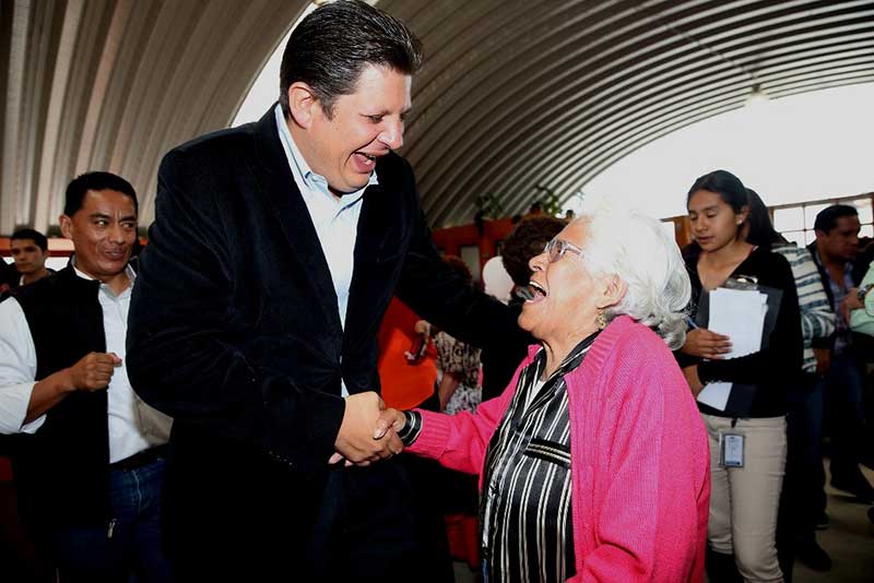 Refrenda David López compromiso de Metepec con adultos mayores