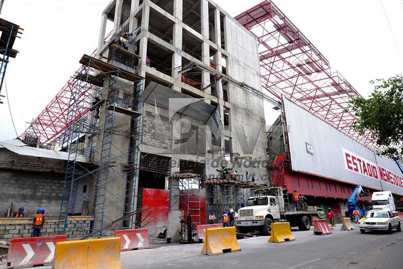 Explosión en obras de remodelación del estadio Nemesio Diez