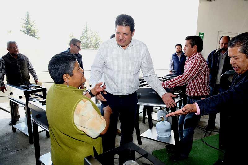Entrega alcalde de Metepec 550 nuevas estufas