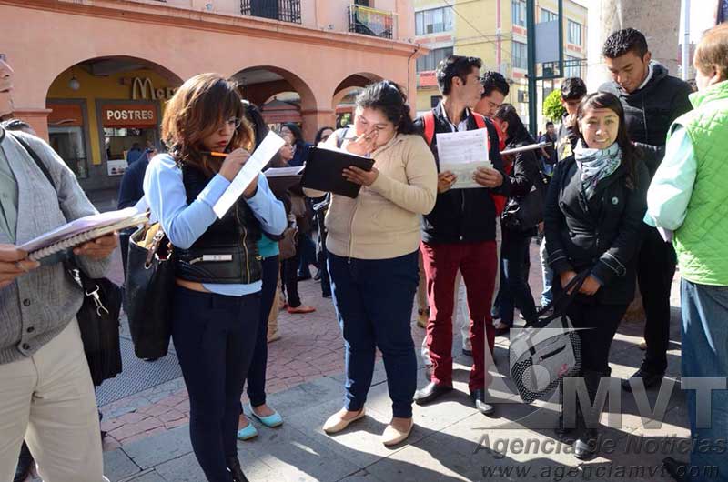 Ofrecieron 100 empresas 800 vacantes en Toluca