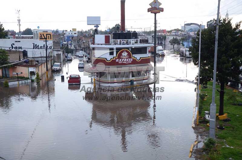 Inundación puso en riesgo el inicio de clases en escuela de Toluca
