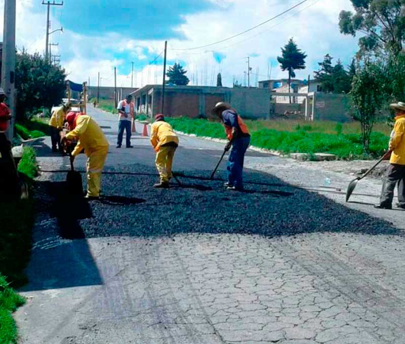 Intensifican trabajos de bacheo en Toluca