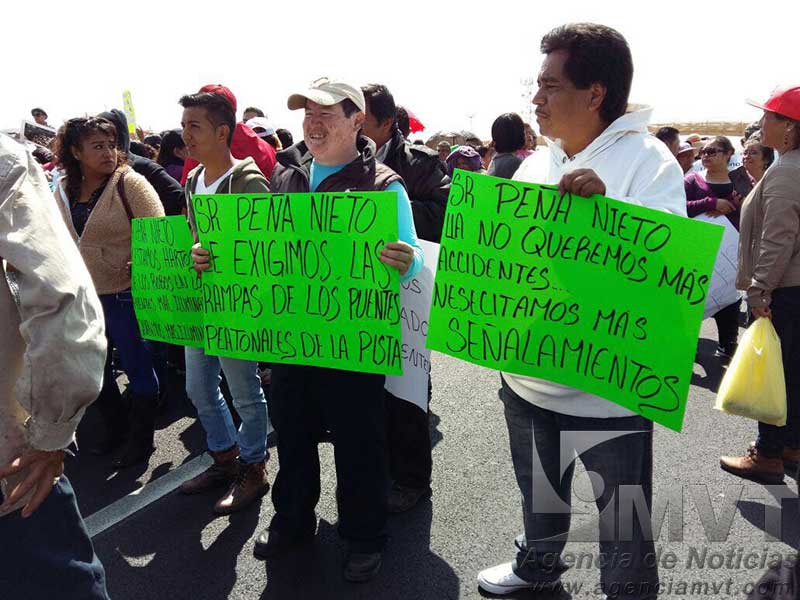 Bloquean autopista México-Puebla para exigir obras en Valle de Chalco