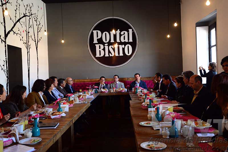 Coordinan comerciantes y ayuntamiento Fiestas Patrias y Festival del Alfeñique