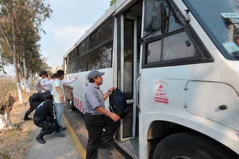 Captura CESC a tres presuntos asaltantes en transporte público