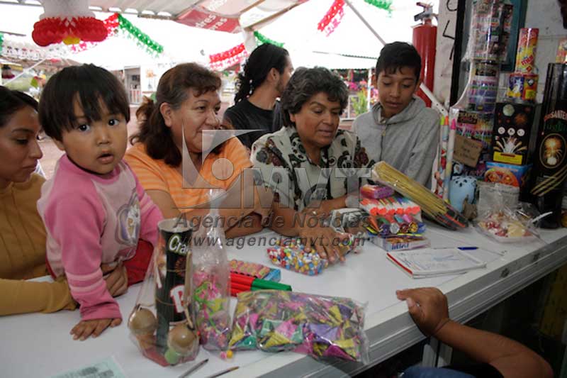 Prohíben venta de pirotecnia ilegal en Metepec