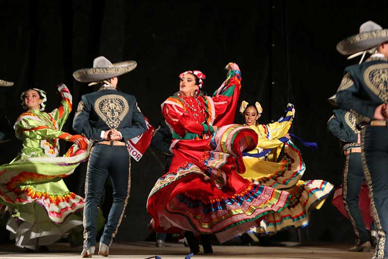Ballet Estampas de México engalanó Quimera 2016