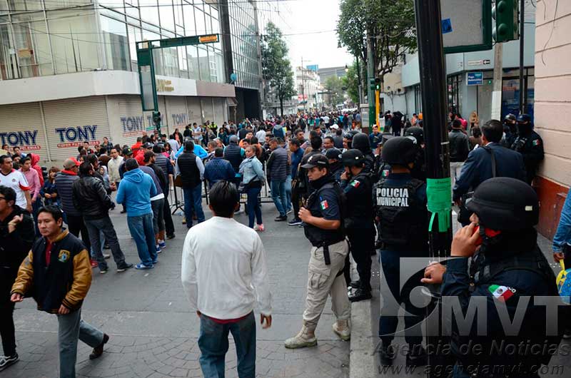 Realizan macro operativo contra ambulantes en Toluca