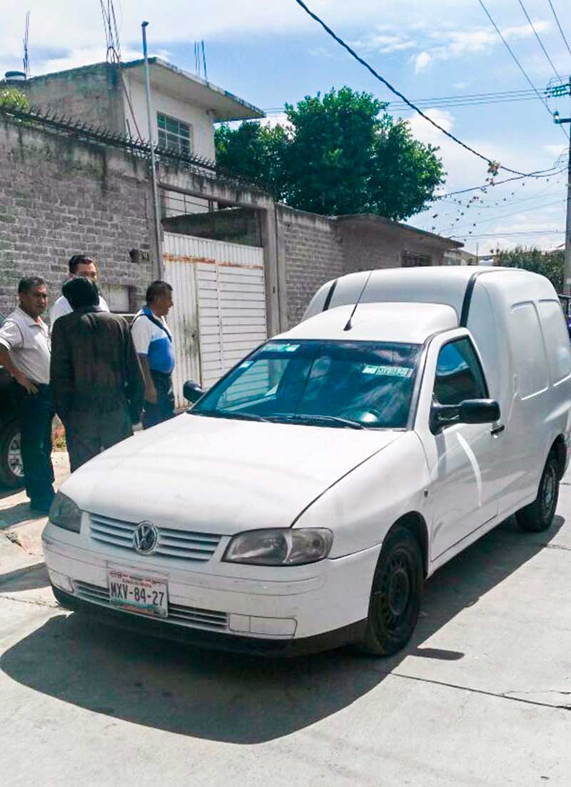 Recuperan en persecución camioneta robada a FEDEX