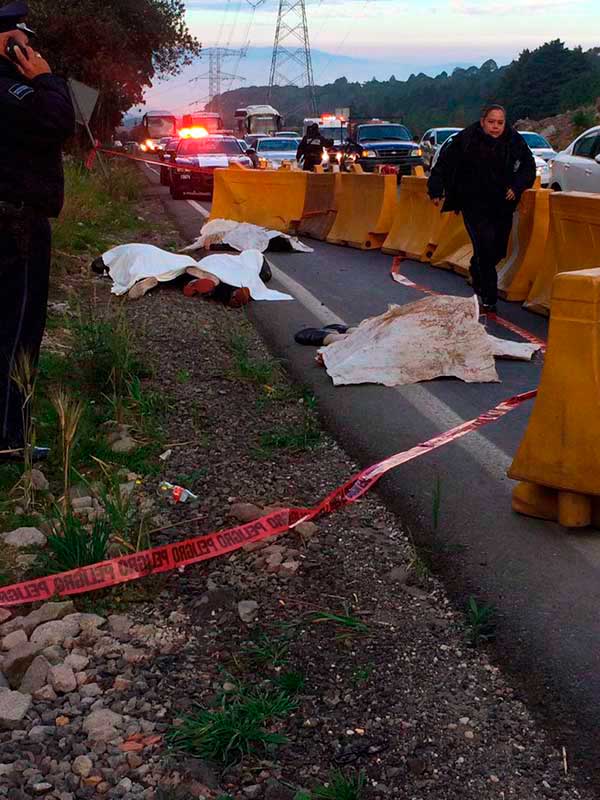 Localizan cuatro cadáveres en la autopista México-Toluca