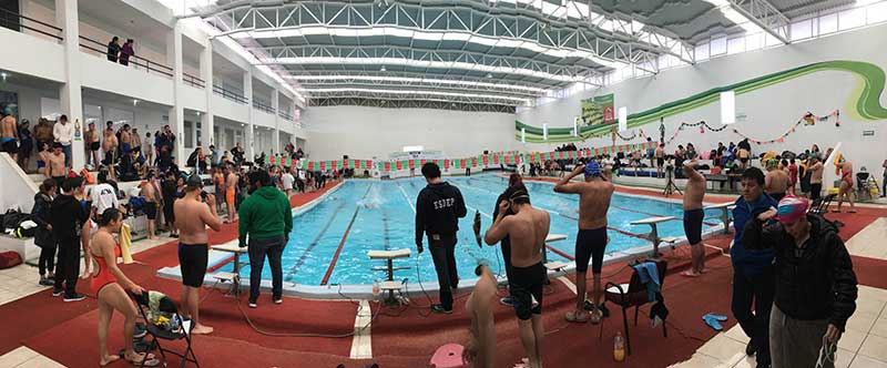 Compiten en Zinacantepec más de 300 nadadores